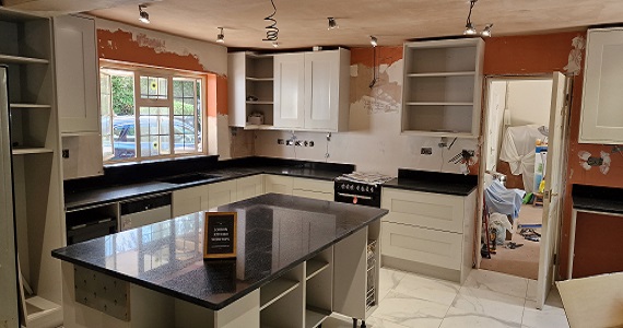 Black Mirror quartz kitchen worktop After