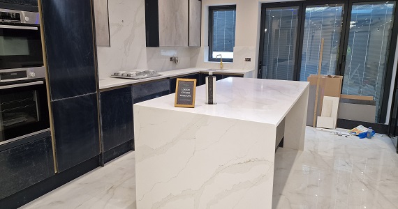 calacatta gold quartz kitchen worktop After