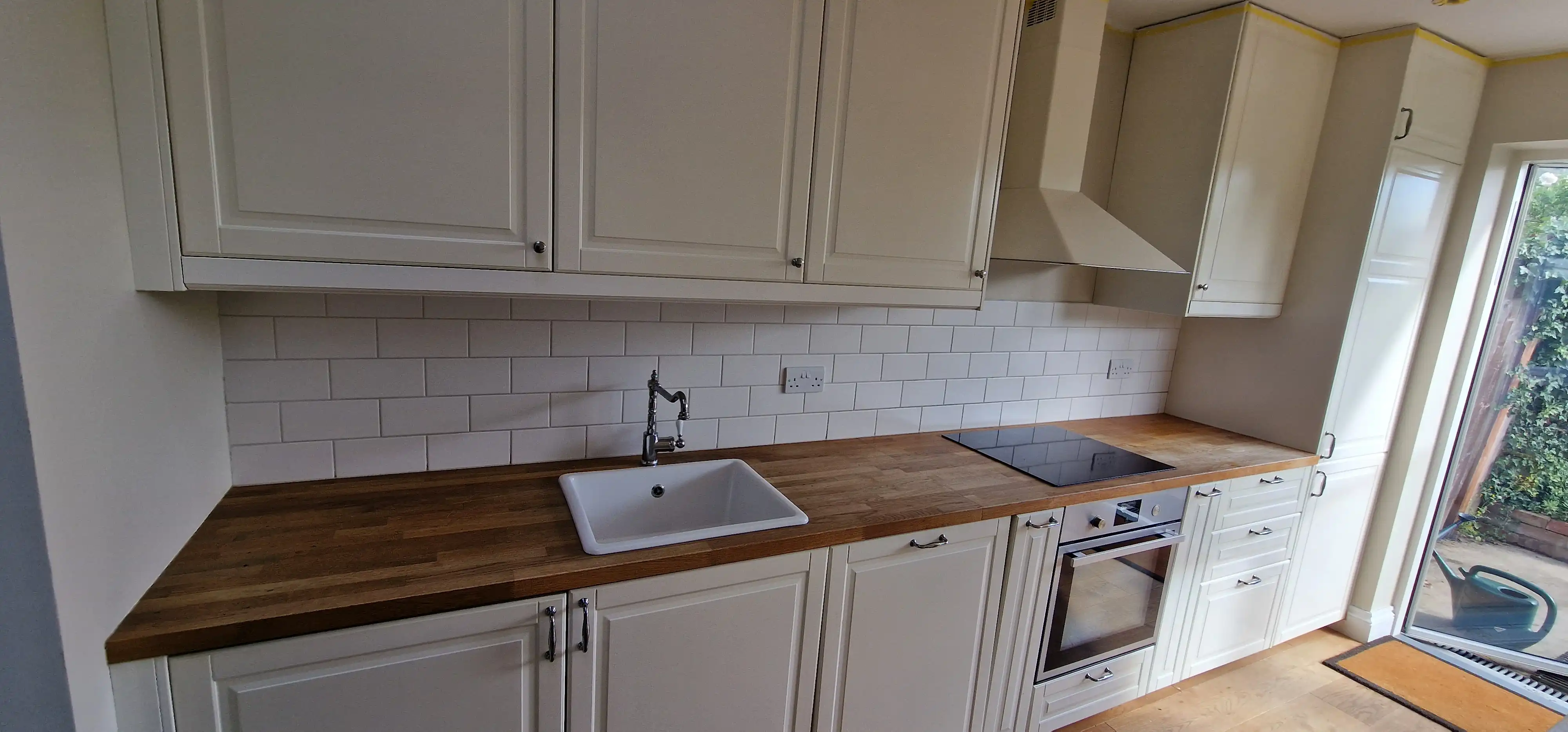 Laminate worktop before replacement Existing laminate kitchen worktop before replacement with quartz
