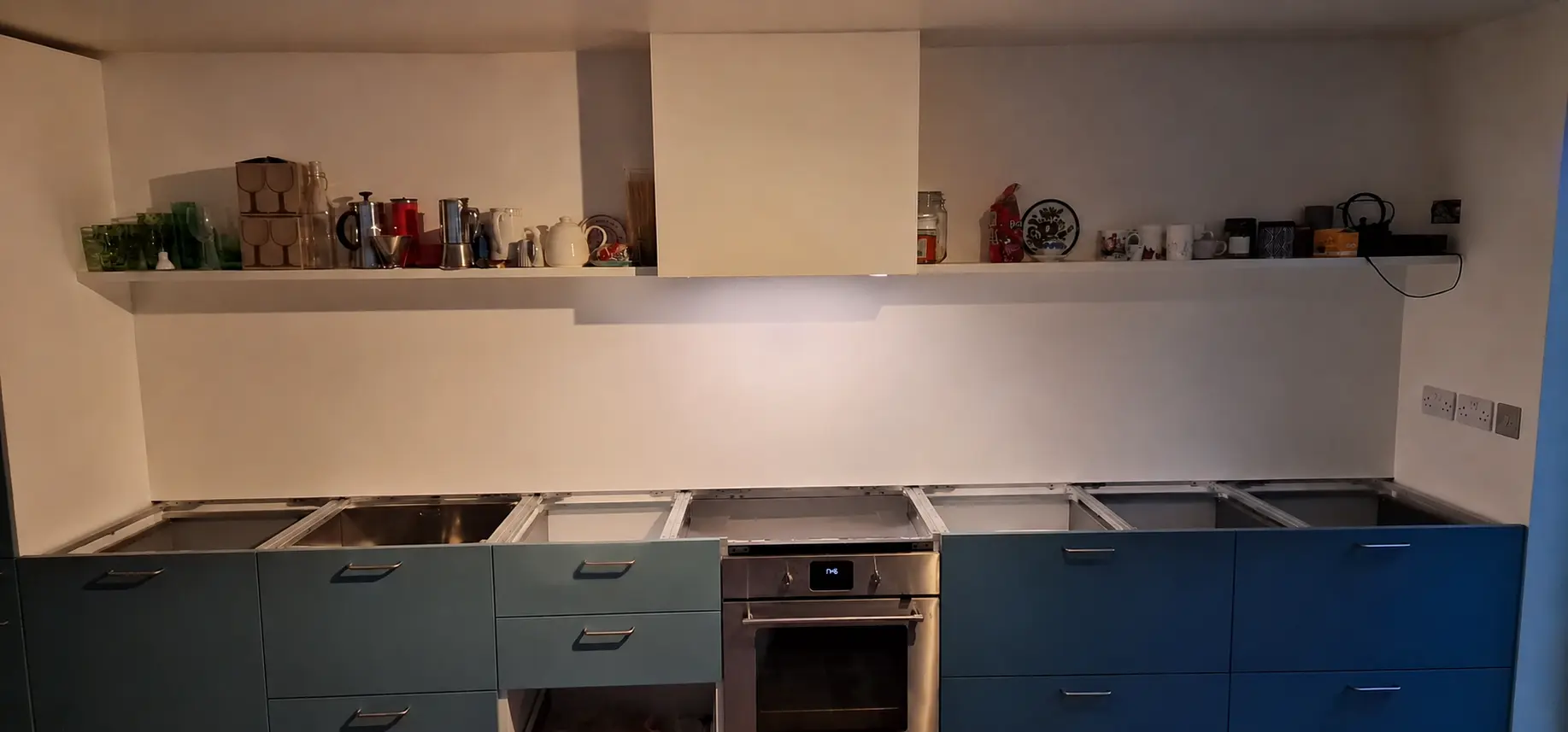Before porcelain worktop replacement in Ealing Before porcelain worktop replacement in Ealing with existing cabinets kept