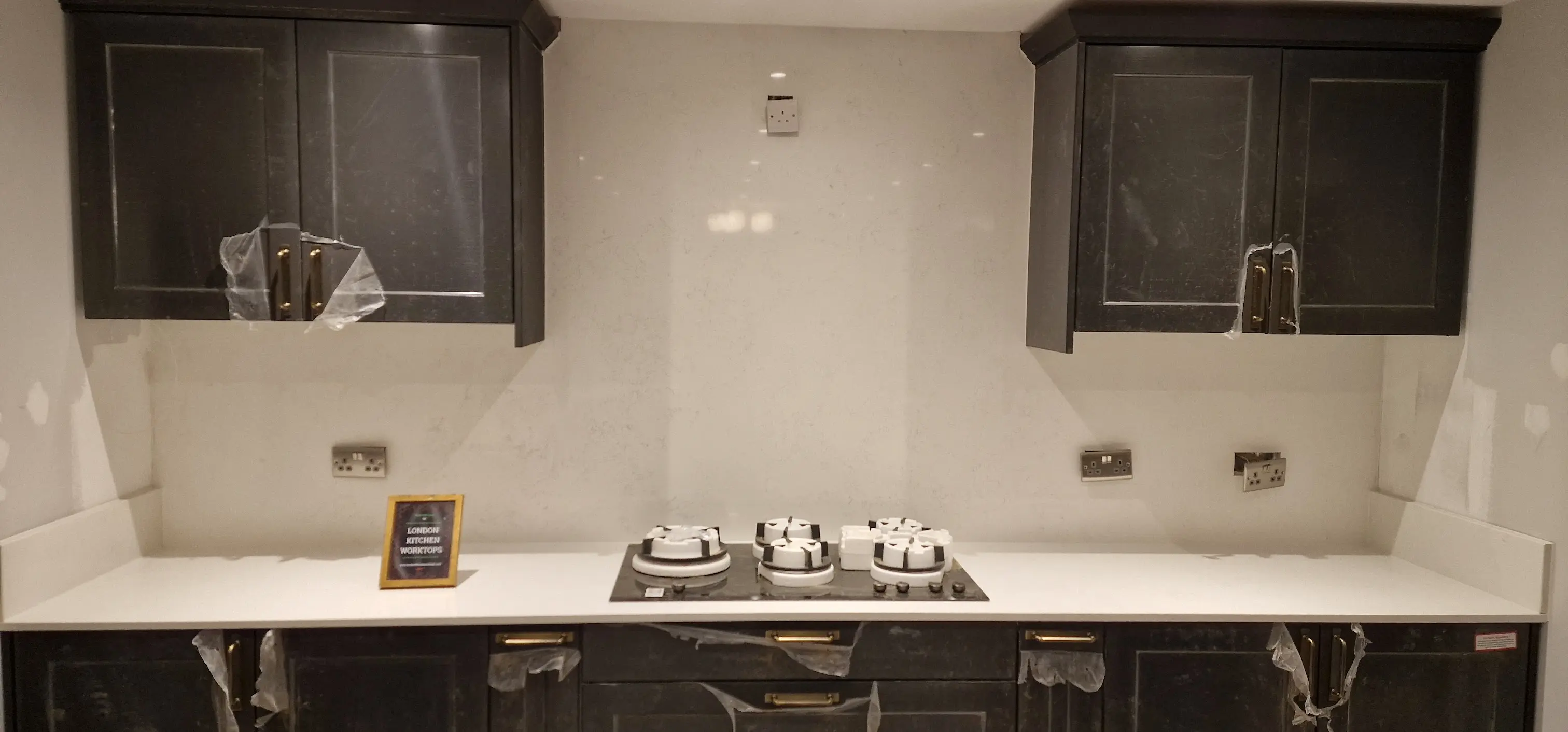 Quartz Splashback Chelsea Mews House Matching quartz worktop and splashback in a Chelsea mews house kitchen