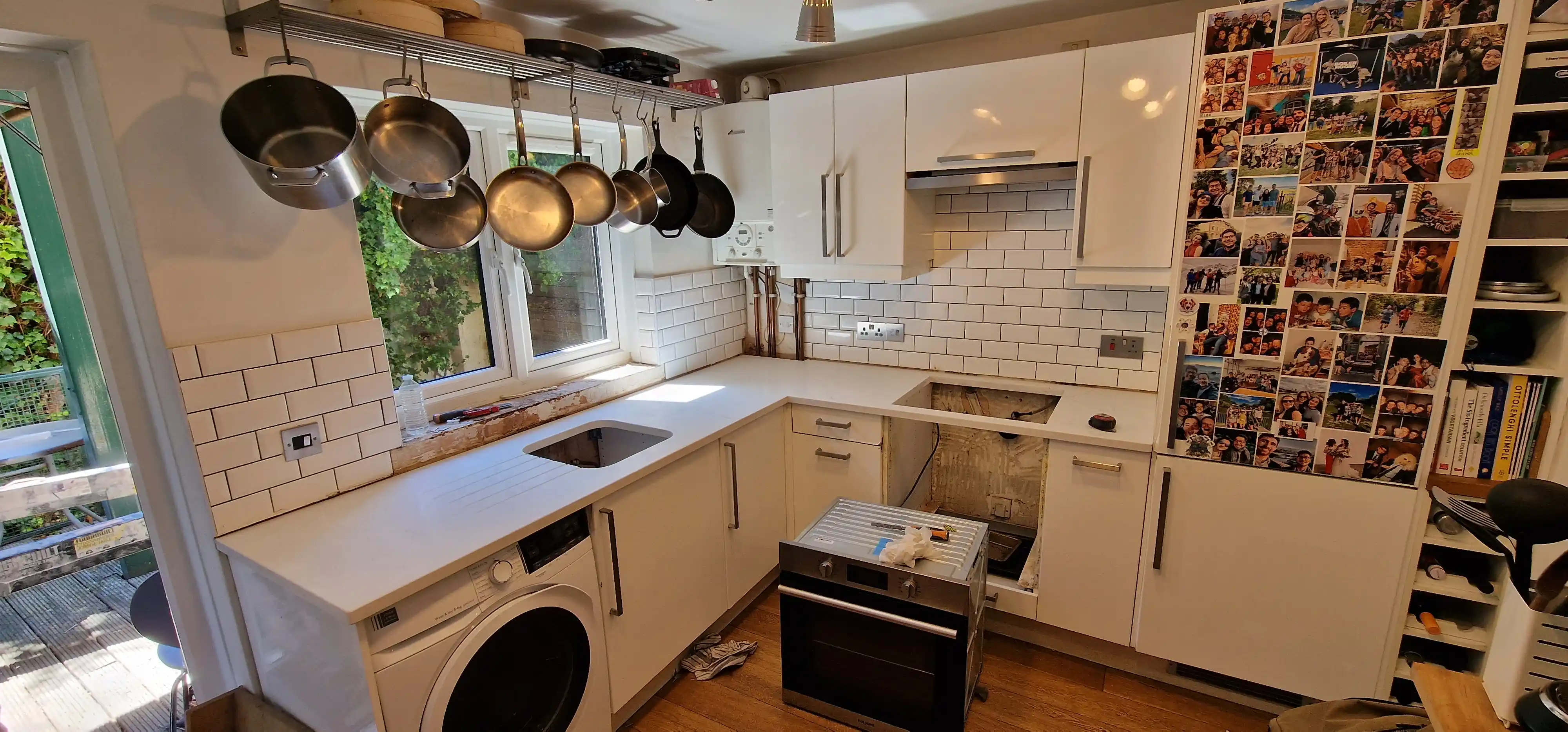Quartz worktop with undermount sink cut-out and hob cut-out in Hammersmith