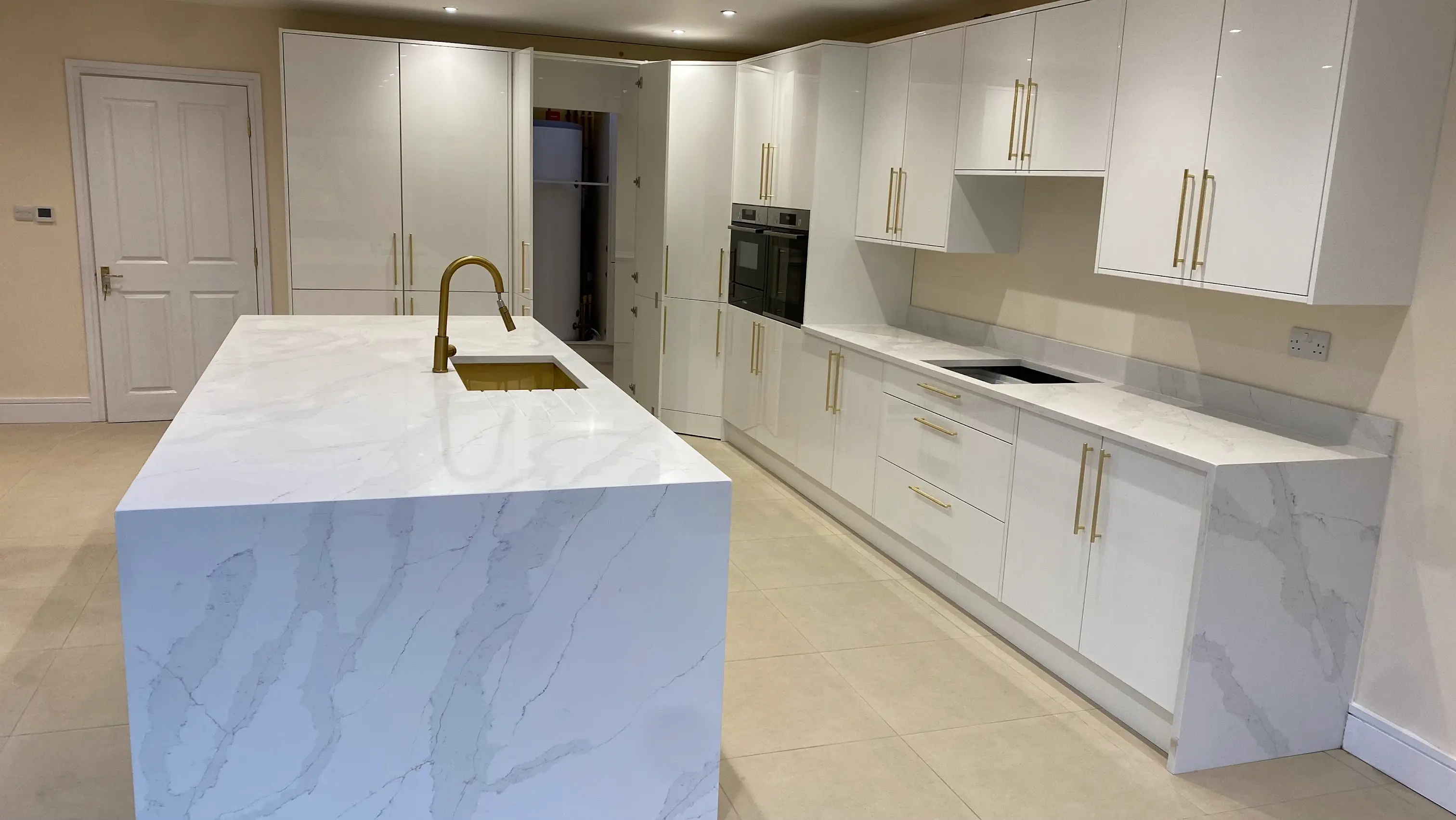 Calacatta style quartz worktop and splashback in a Uxbridge kitchen